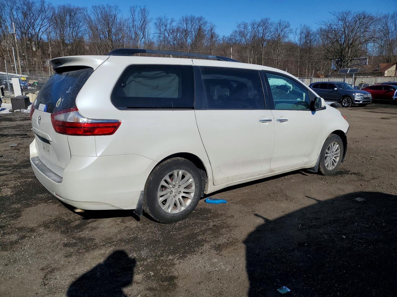 2016 Toyota Sienna xle