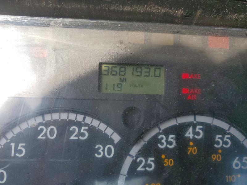 2015 Freightliner Business Class M2 Semi Truck