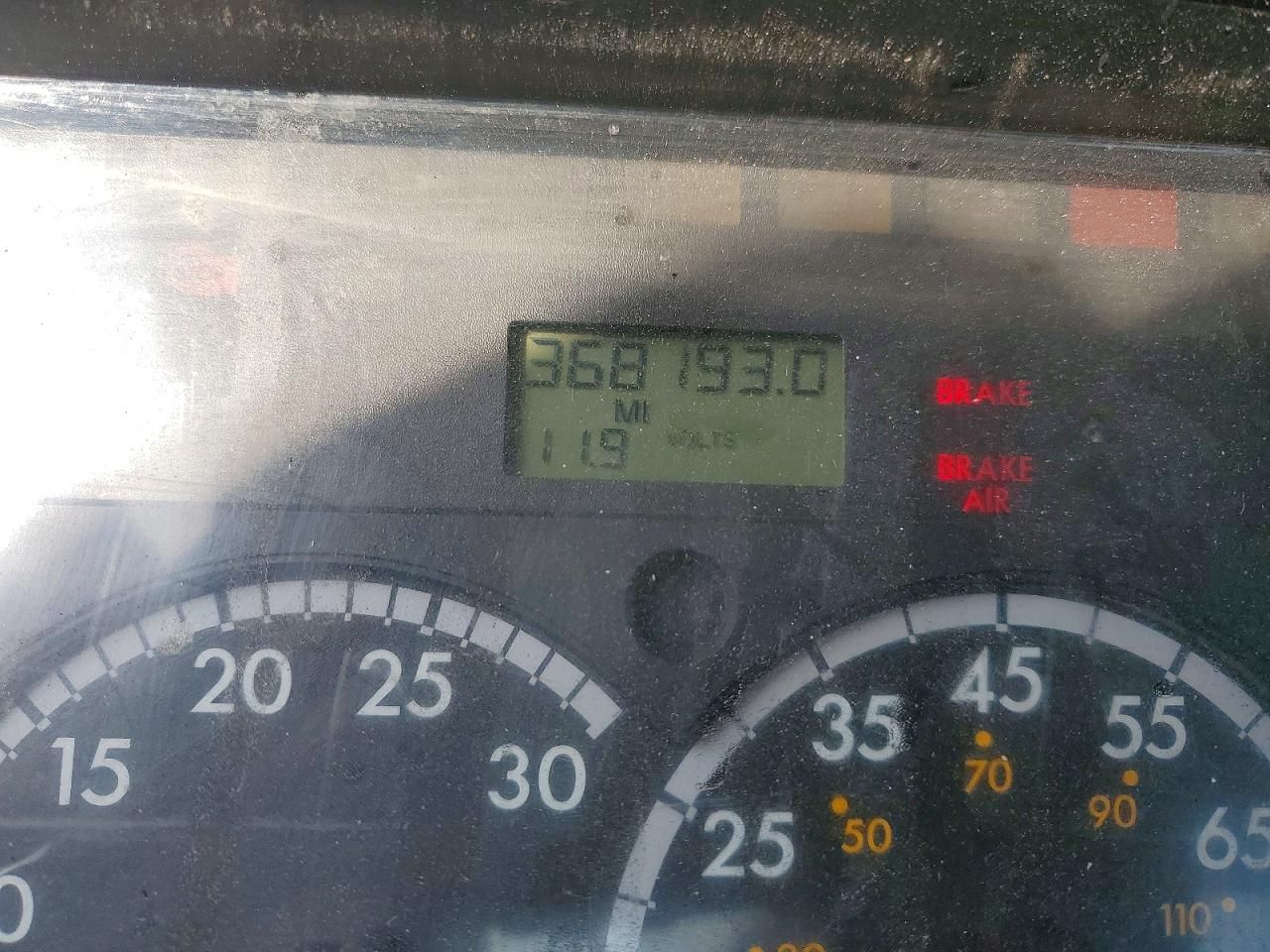 2015 Freightliner Business Class M2 Semi Truck