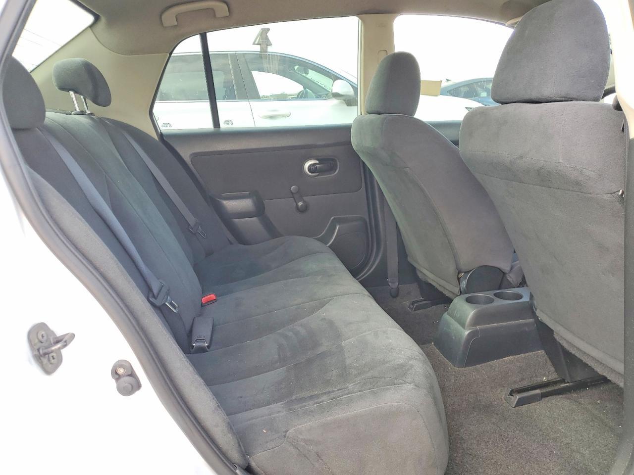 2010 Nissan Versa s
