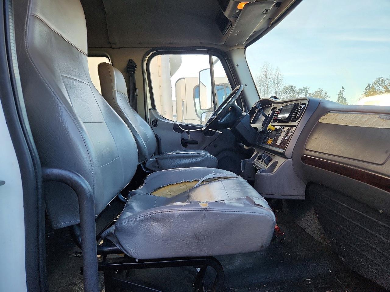 2014 Freightliner Business Class M2 BOX Truck