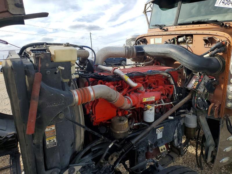 2015 Peterbilt 389 Semi Truck