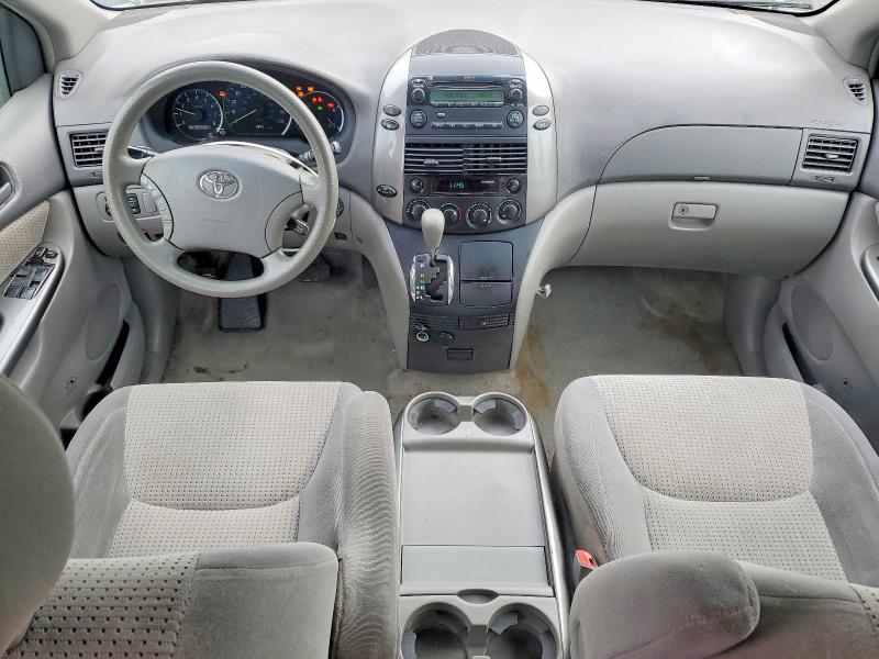 2006 Toyota Sienna le 7 Passenger