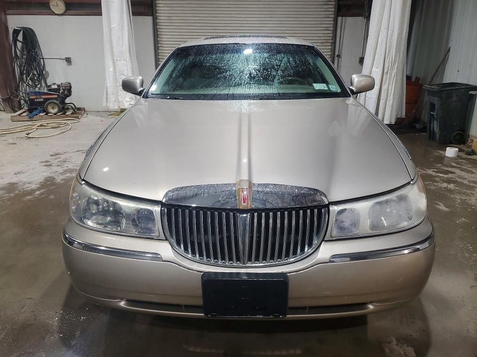 2000 Lincoln Town car Signature