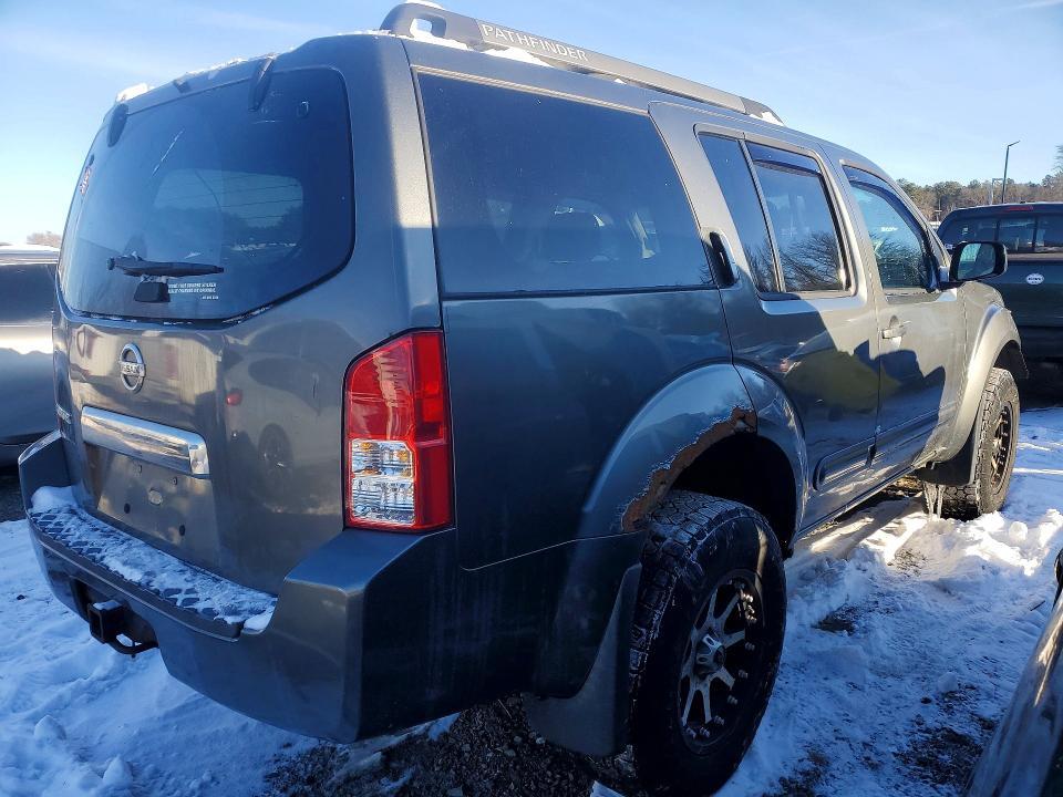 2005 Nissan Pathfinder le