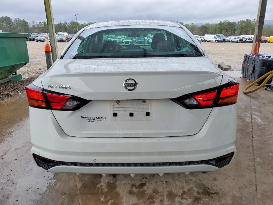 2022 Niss Altima