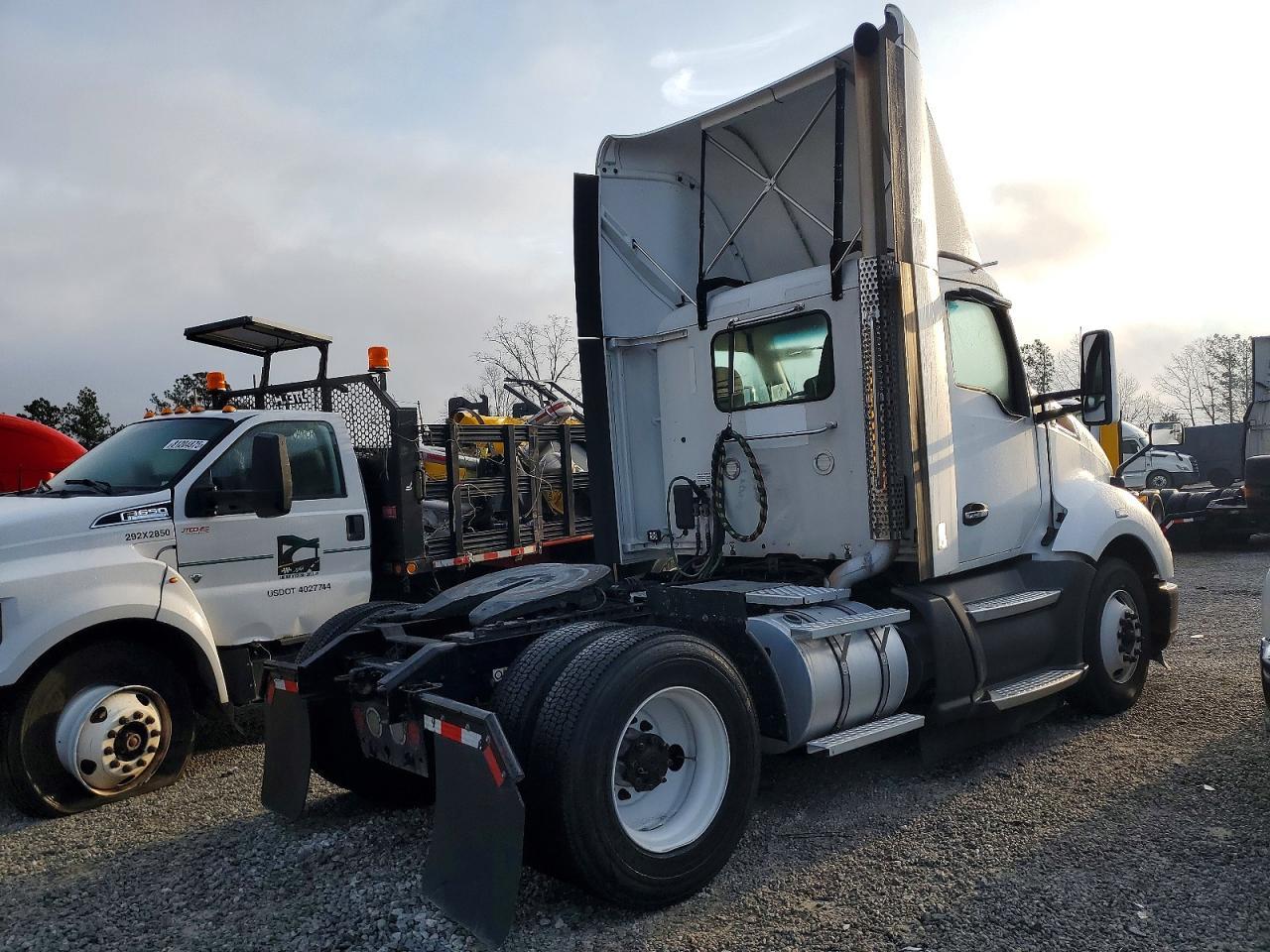 2019 Kenworth T680 Semi Truck