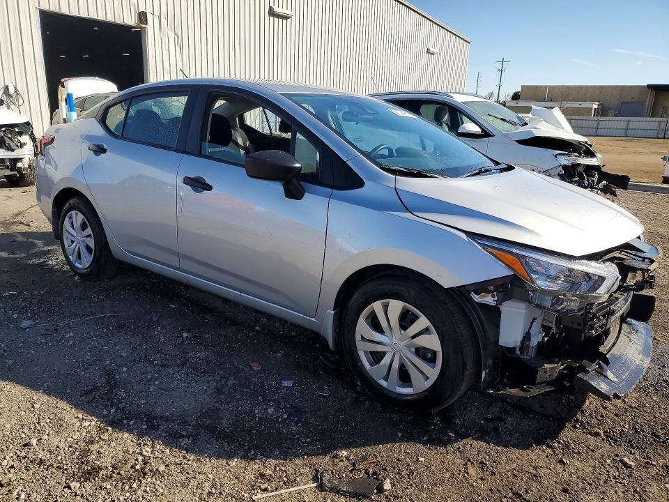 2025 Nissan Versa s