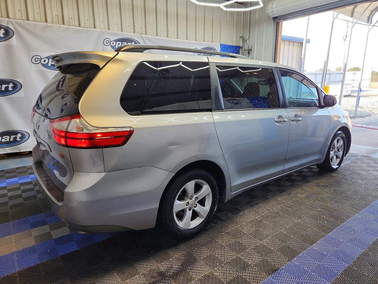 2017 Toyota Sienna le