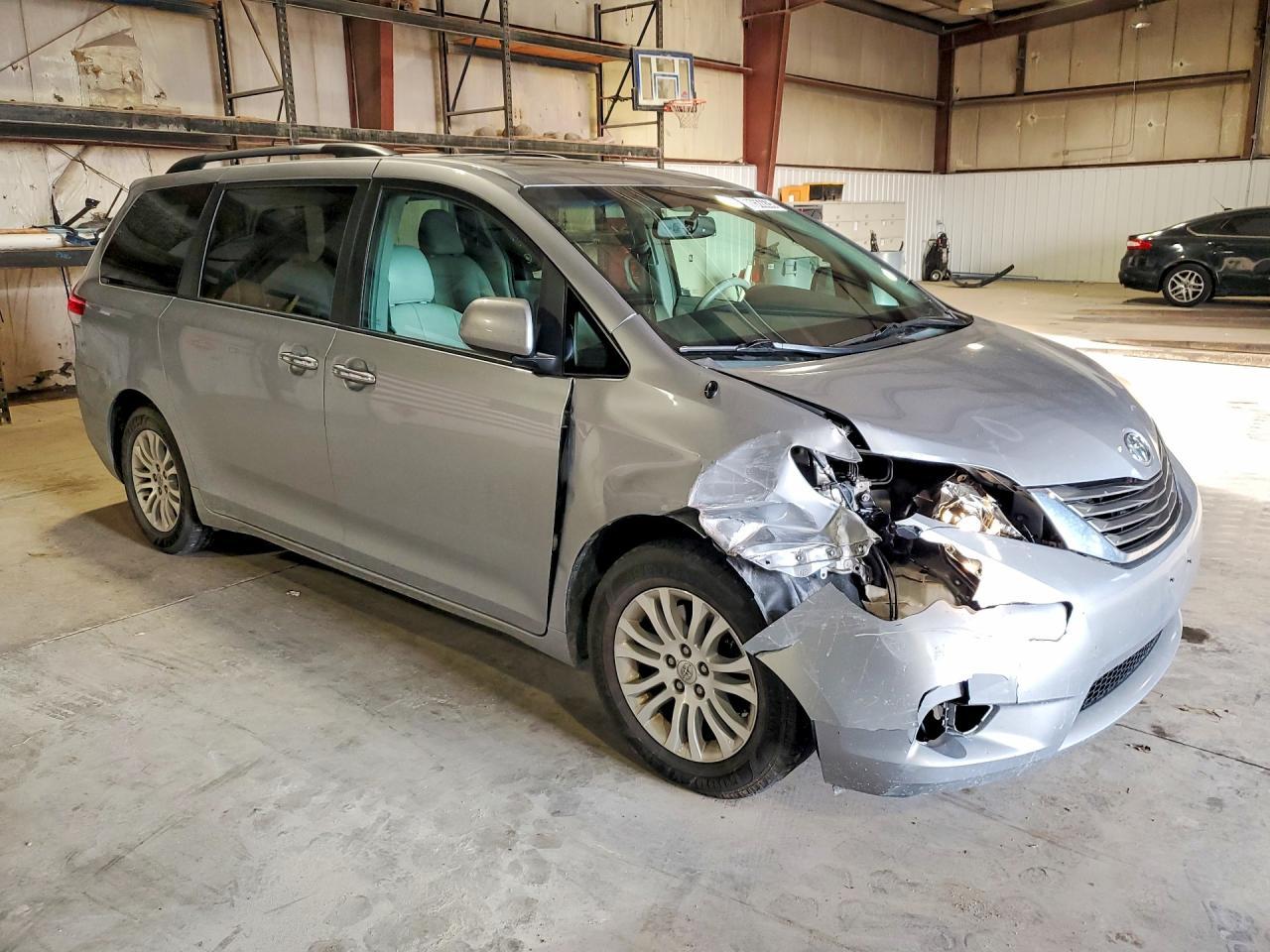 2013 Toyota Sienna xle