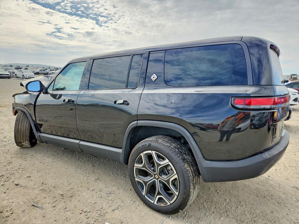 2025 Rivian R1S Adventure