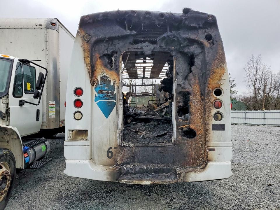 2009 Chevrolet C5500 Shuttle Bus