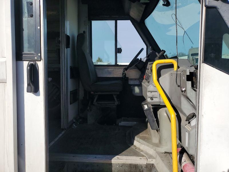 2016 Isuzu NPR Delivery Truck
