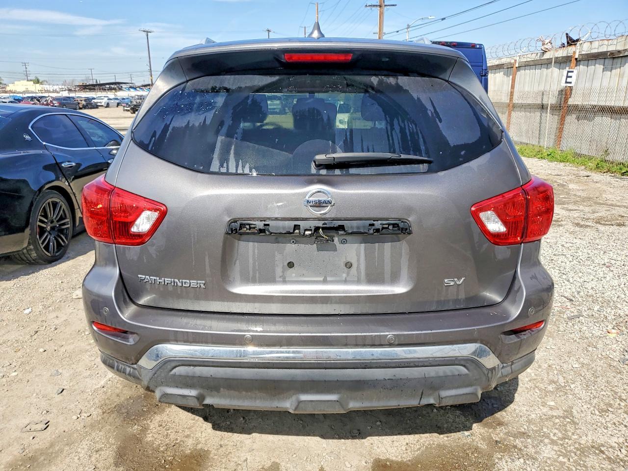 2019 Nissan Pathfinder sv