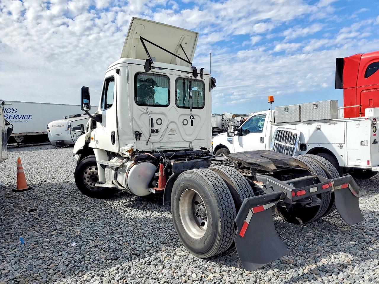 2020 Freightliner Cascadia 113 Semi Truck