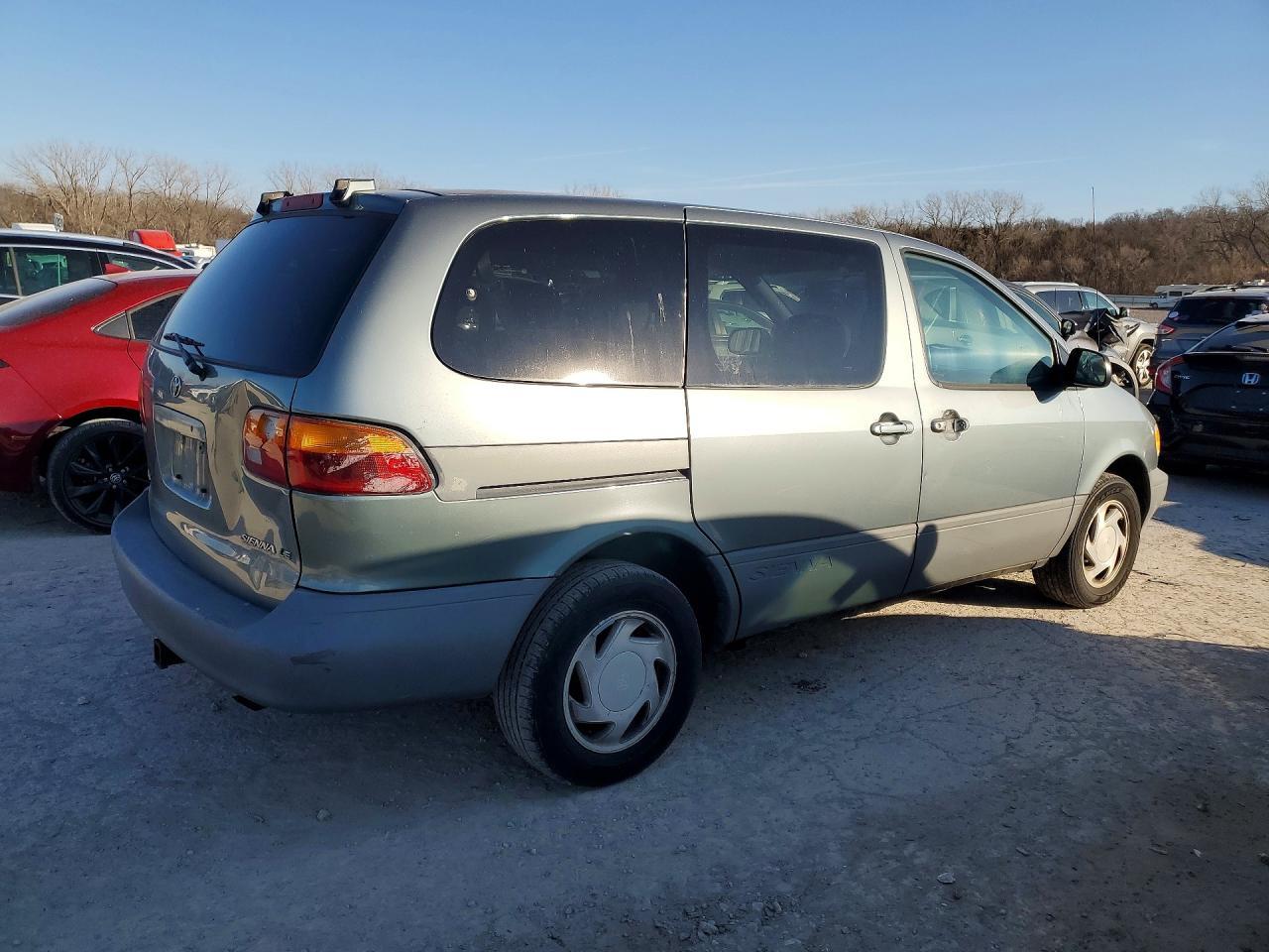 1998 Toyota Sienna le