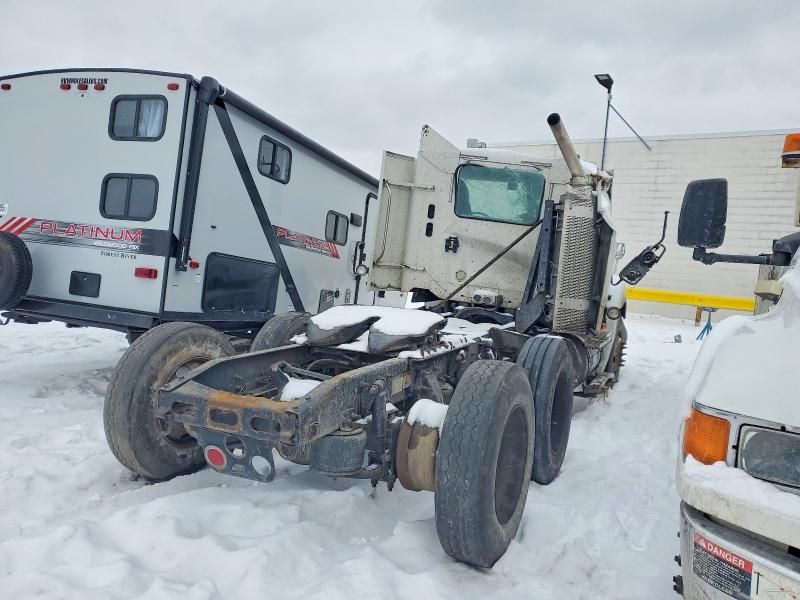 2009 Freightliner Columbia 120 Semi Truck