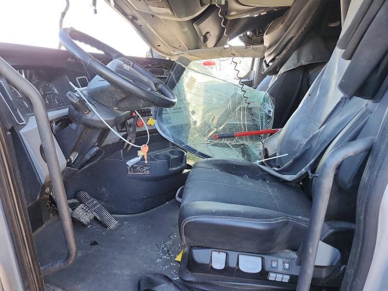 2022 Freightliner Cascadia 126 Semi Truck