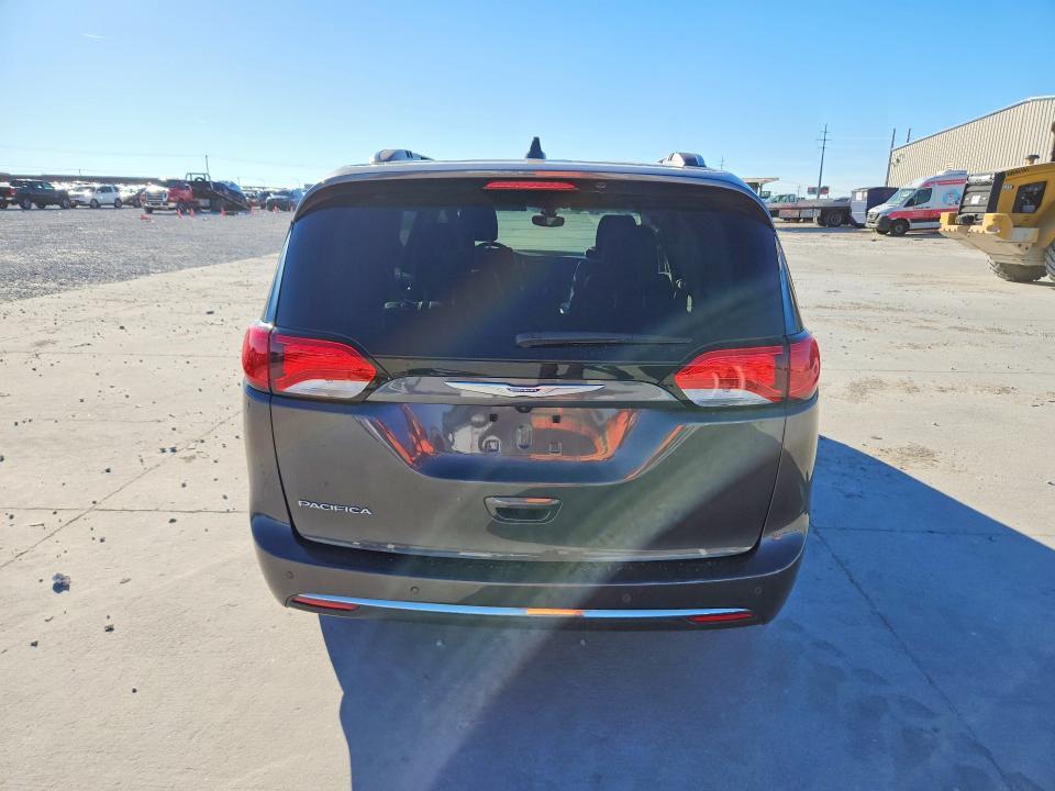 2018 Chrysler Pacifica Touring l