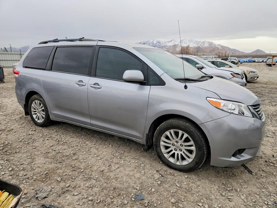 2011 Toyota Sienna le 7-passenger
