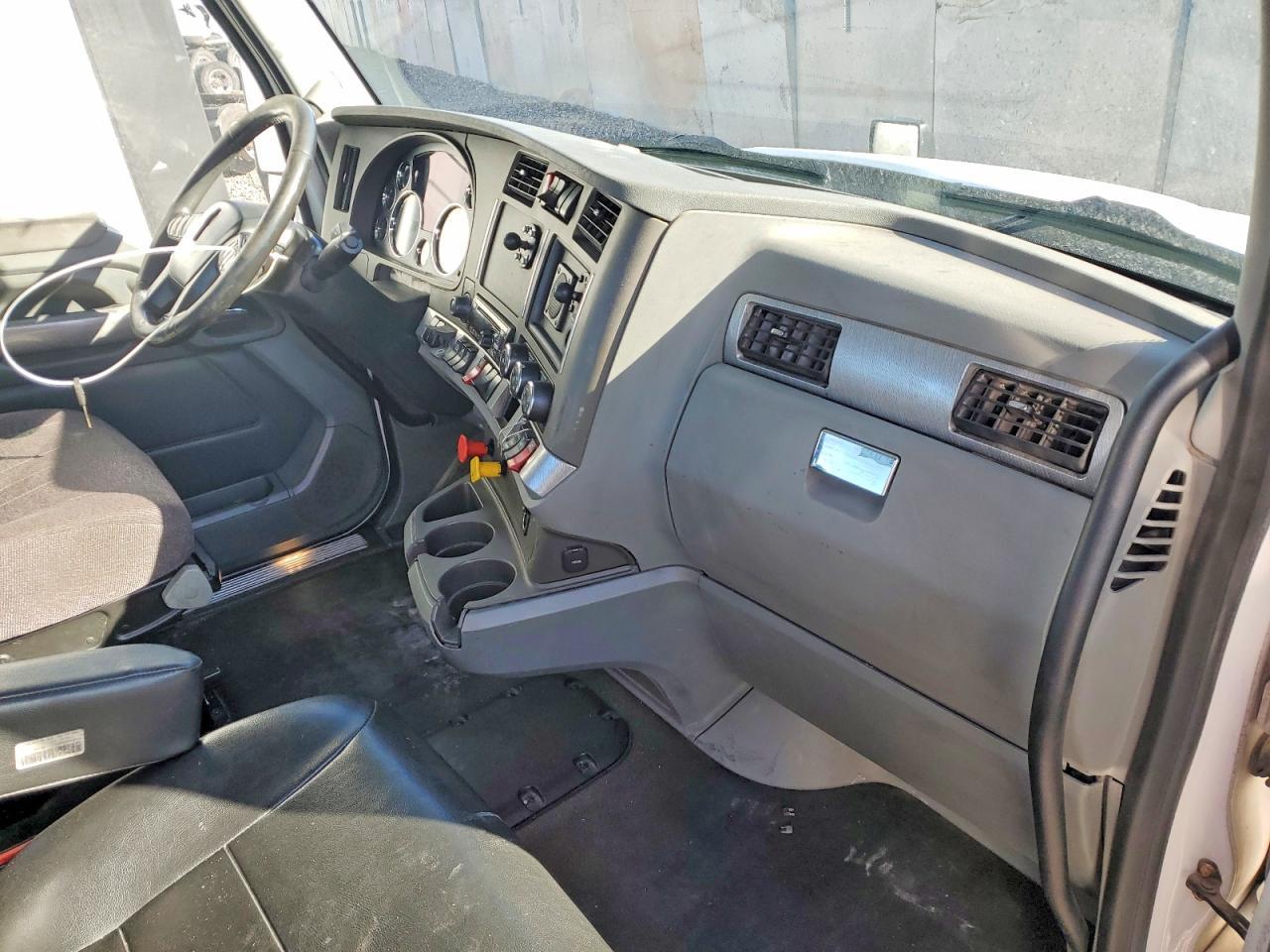 2019 Kenworth T680 Semi Truck