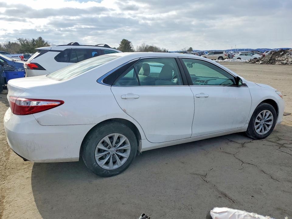 2015 Toyota Camry le