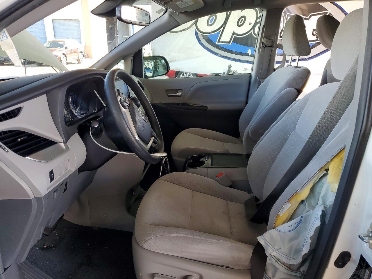 2019 Toyota Sienna le