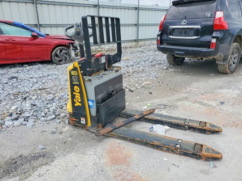 2014 Yale Palletjack