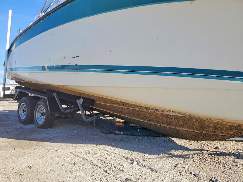 1990 Carver / Trojan Boat