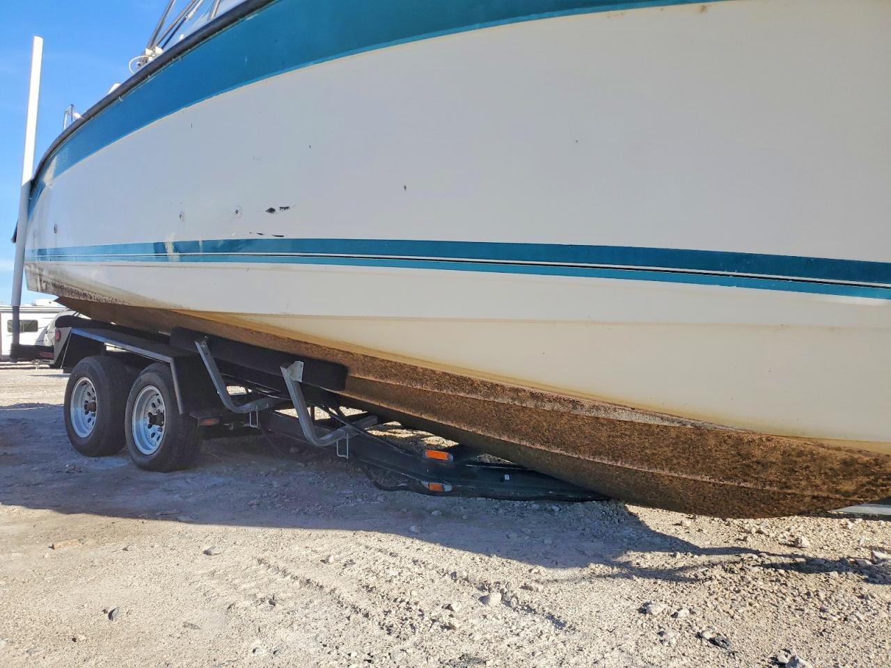 1990 Carver / Trojan Boat