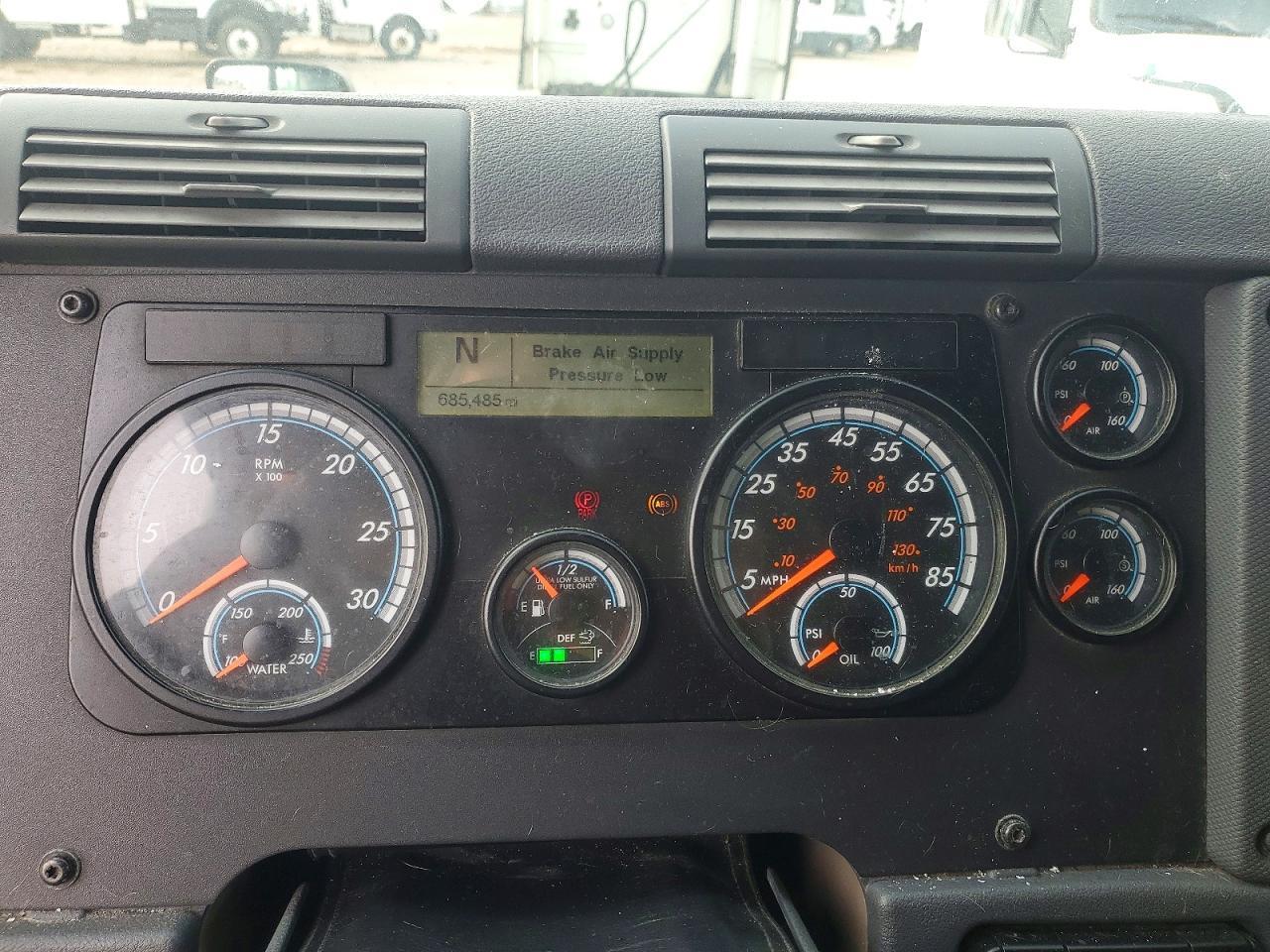 2018 Freightliner Cascadia 125 Semi Truck