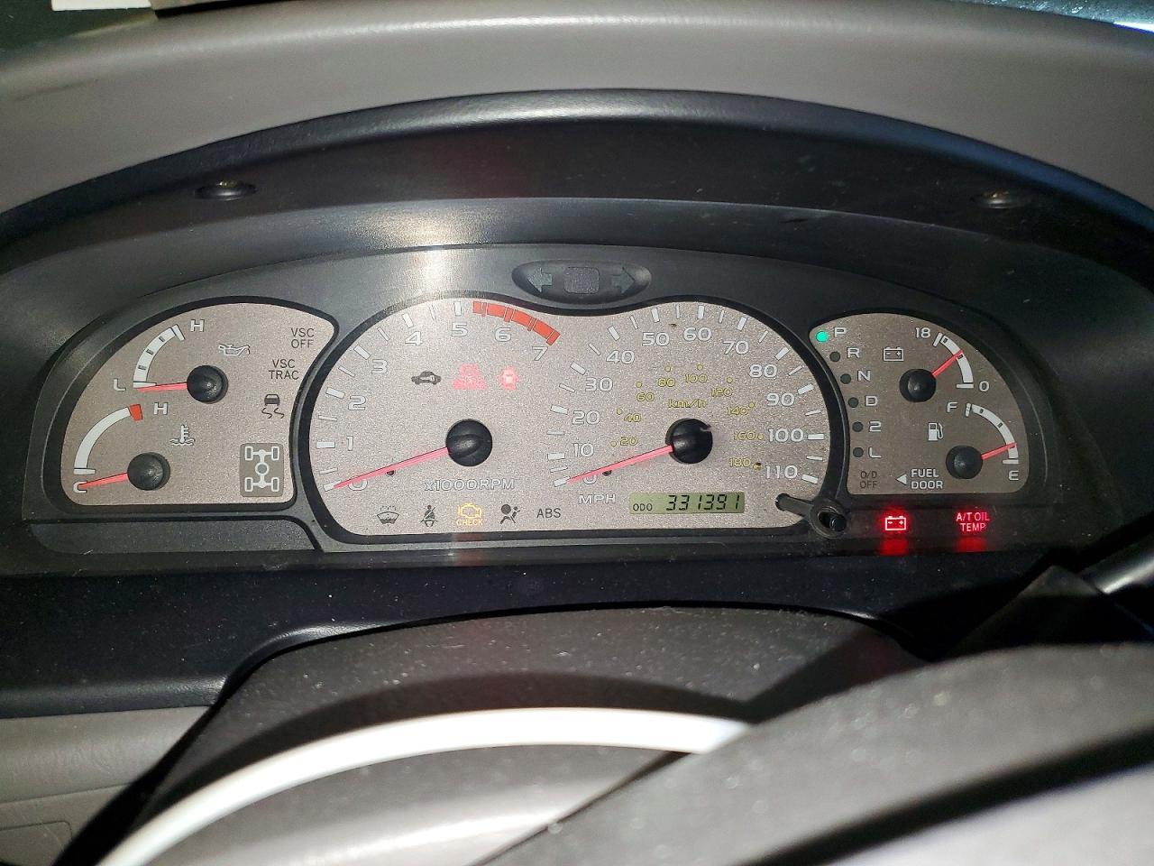 2004 Toyota Sequoia SR5
