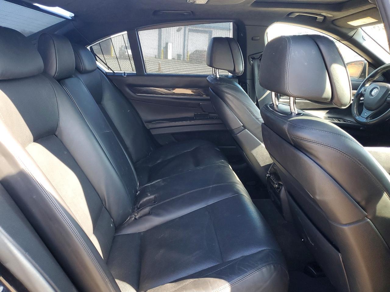 2015 BMW 750 i