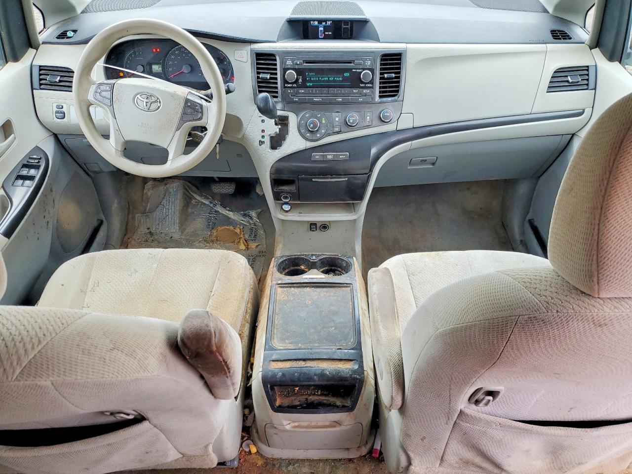 2012 Toyota Sienna le 8-passenger