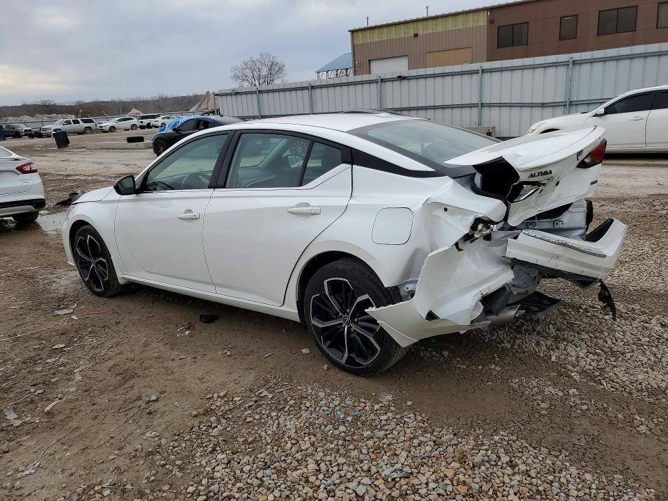 2023 Niss Altima sr