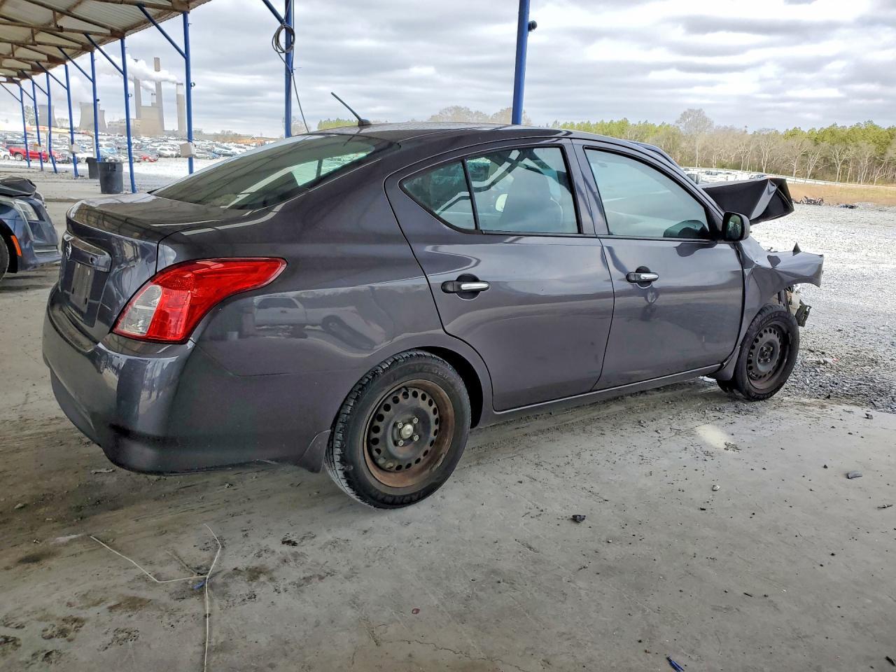 2015 Niss Versa s