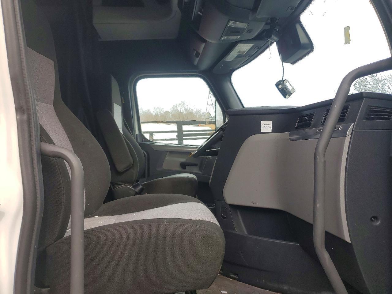 2021 Freigliner 2021 Freightliner Cascadia 126 Semi Truck