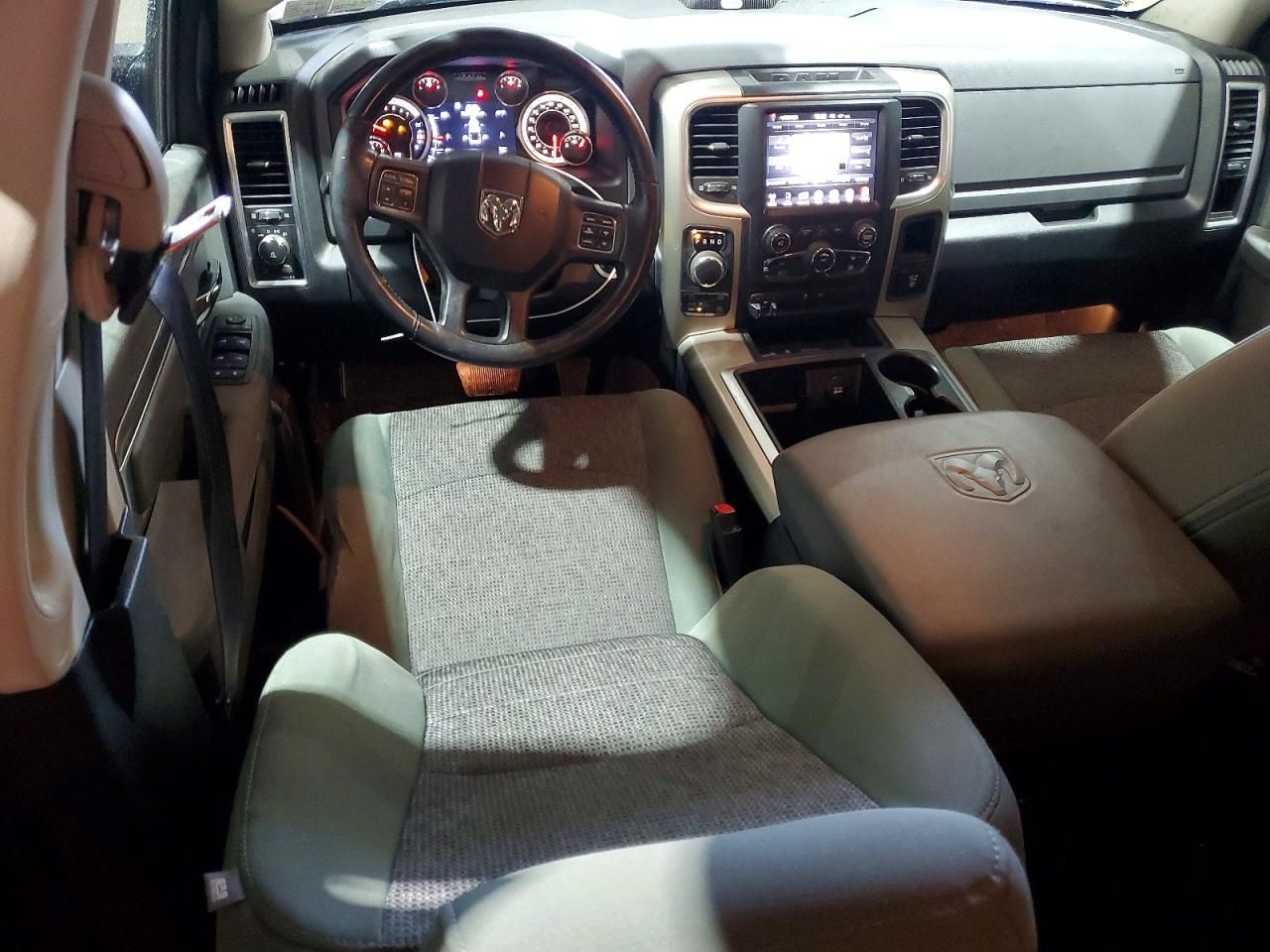 2015 Dodge Ram 1500 slt