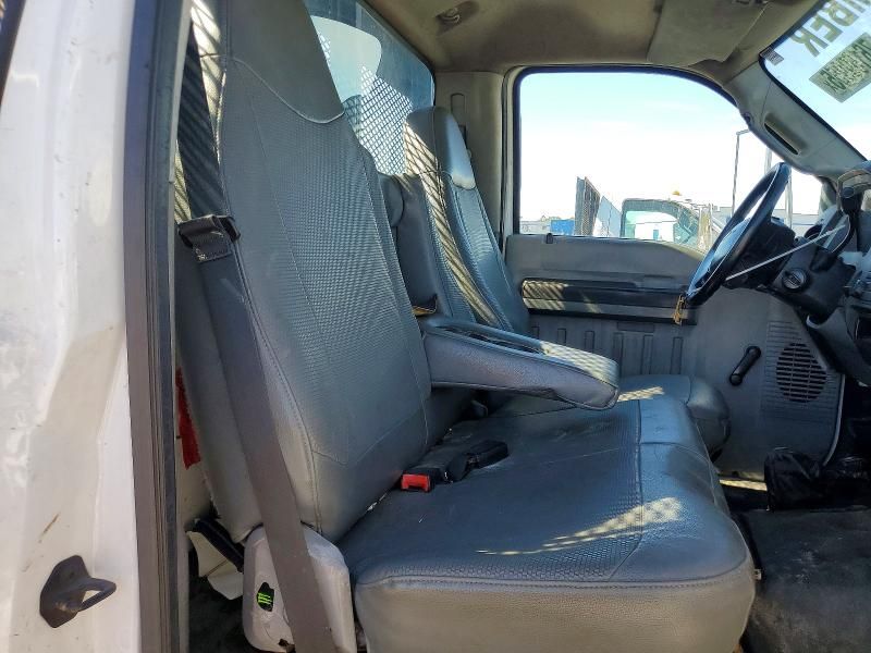 2013 Ford F650 Super Duty Flatbed Truck