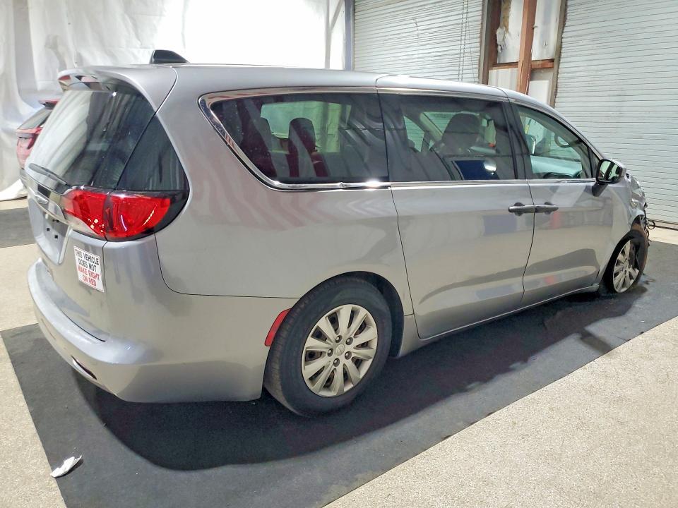 2020 Chrysler Voyager l