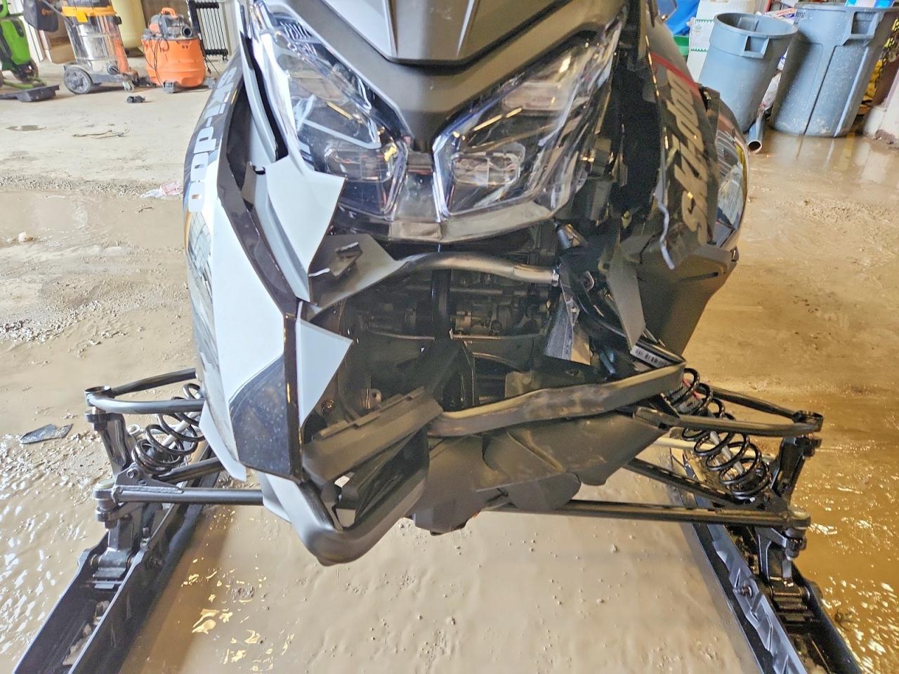 2024 Skidoo Summit X85