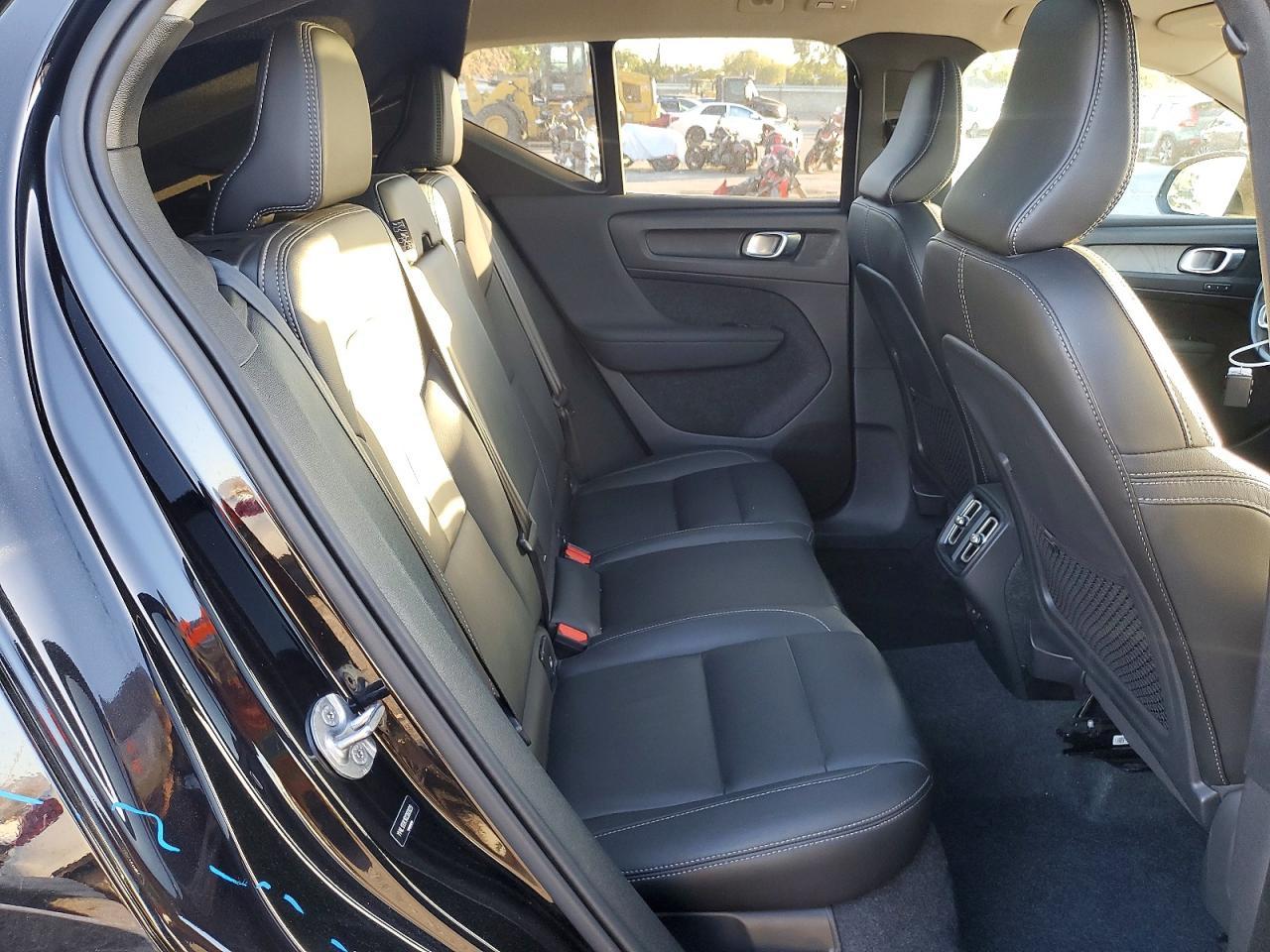 2024 Volvo Xc40 Core