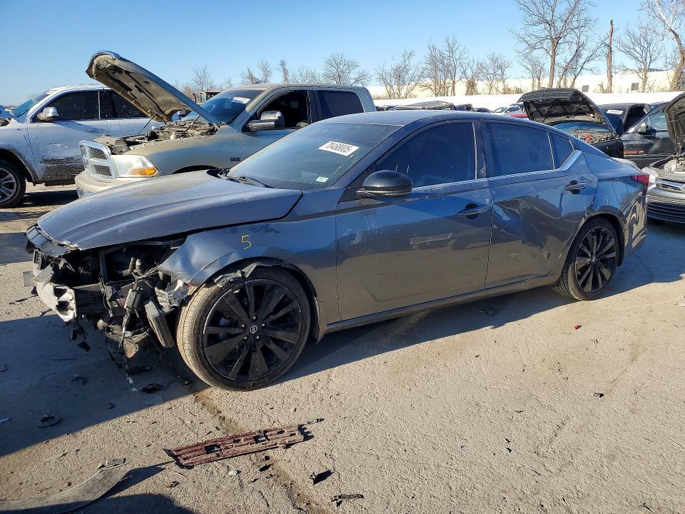 2022 Nissan Altima sr