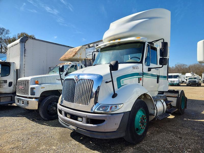 2011 International 8600 Semi Truck