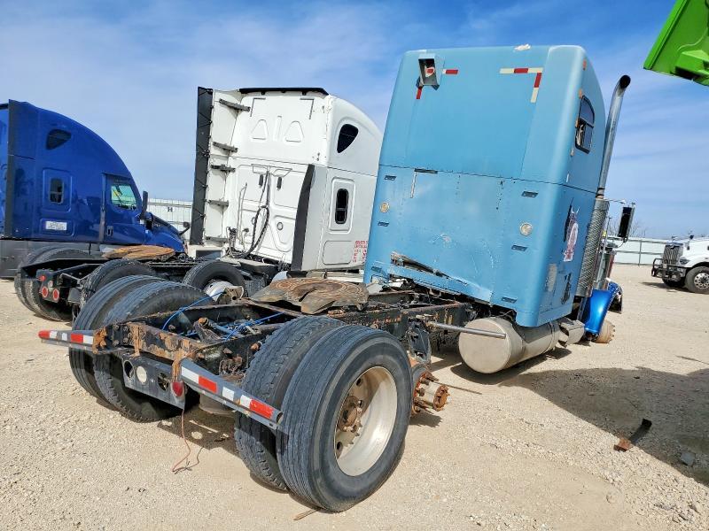 2000 Freigliner 2000 Freightliner Convention Semi Truck