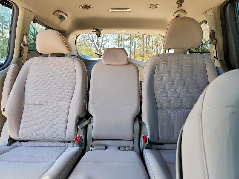 2016 KIA Sedona lx