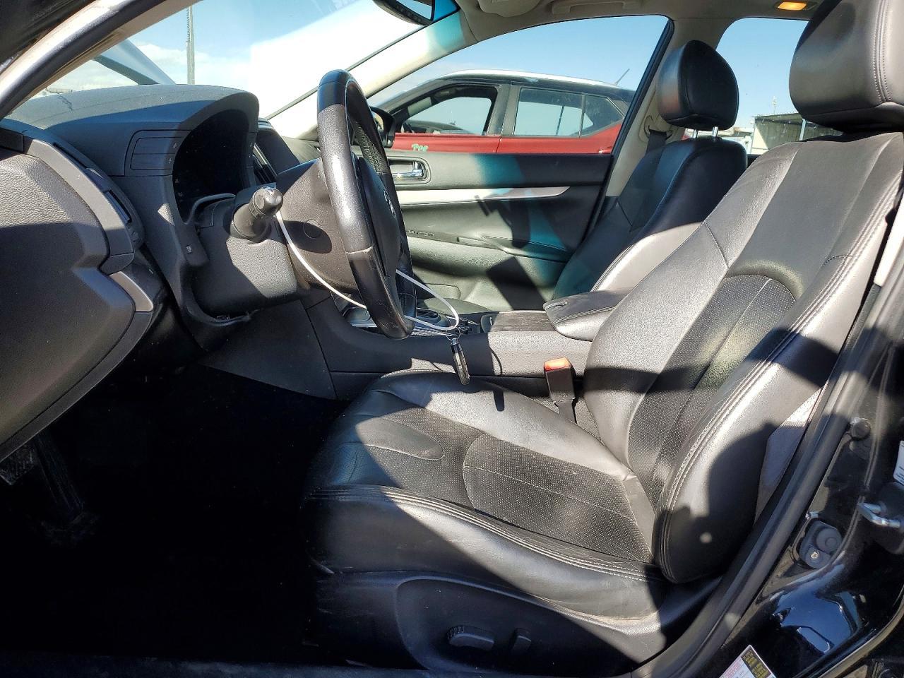 2015 Infinity Q40
