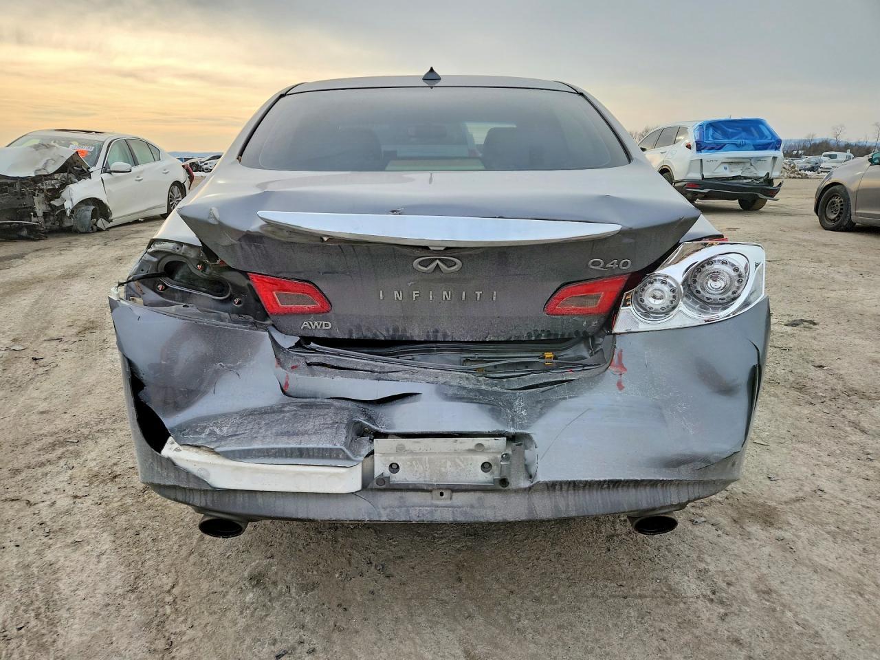 2015 Infinity Q40