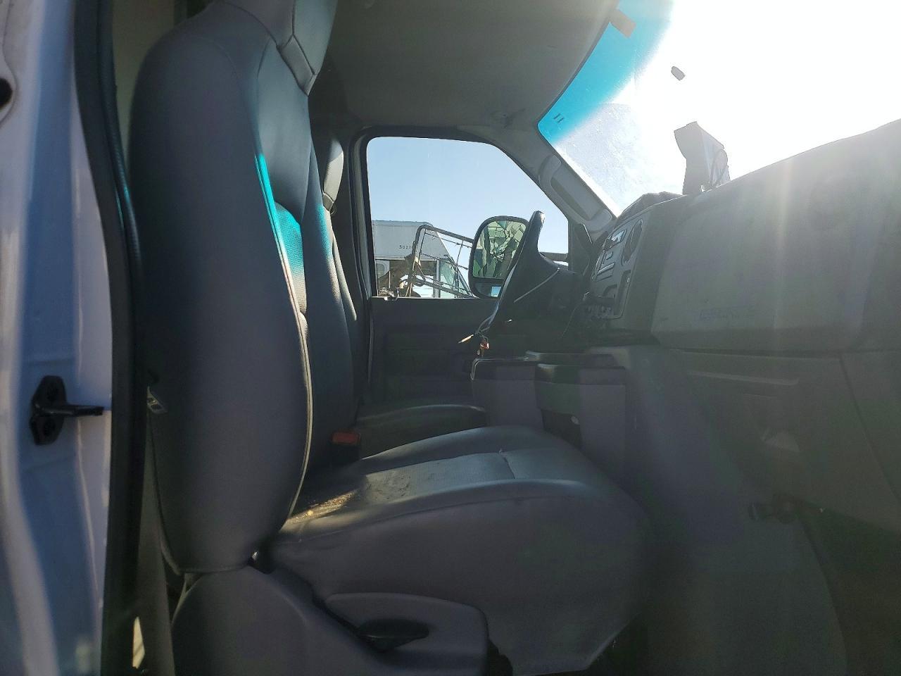 2019 Ford E350 BOX Truck