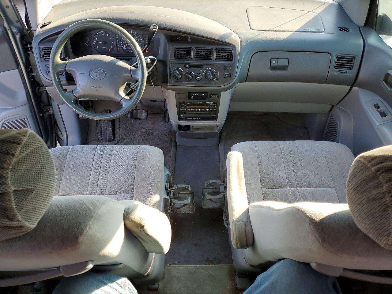 1998 Toyota Sienna le